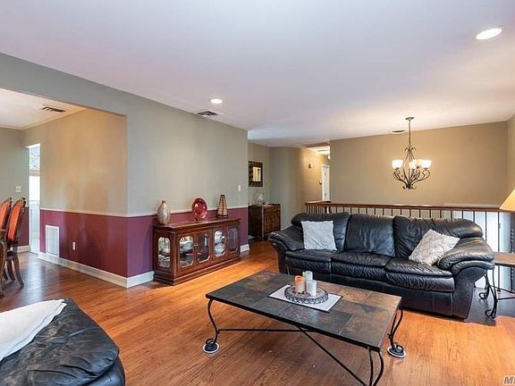 3rd image of 1155 Barnes St