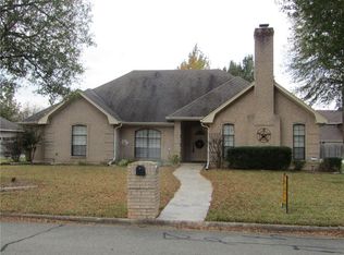 1825 N Collegiate Dr, Paris, TX 75462