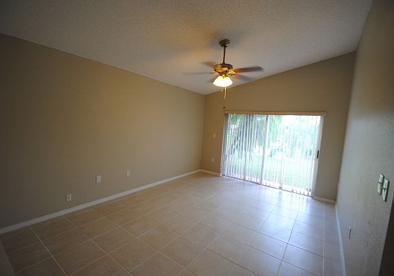 4th image of 464 Lakeside Cir