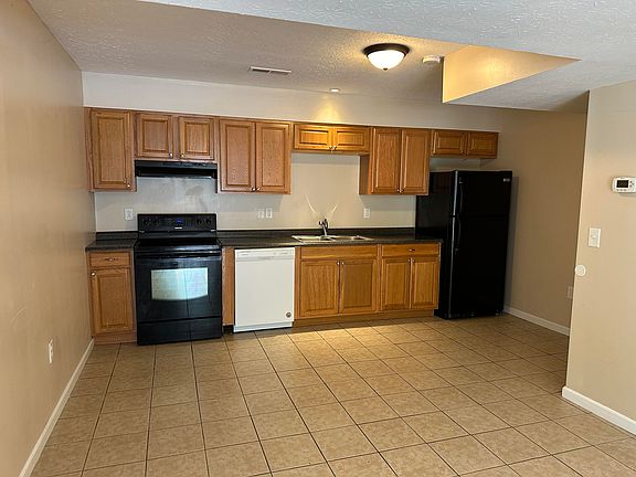 3rd image of 131 Bartlett Dr