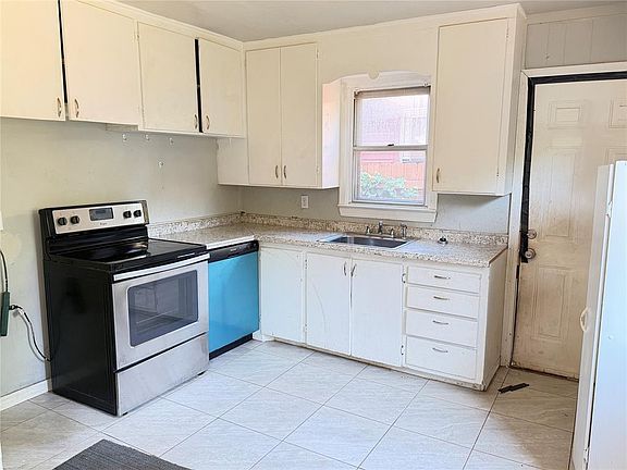 3rd image of 1405 NW 94th St