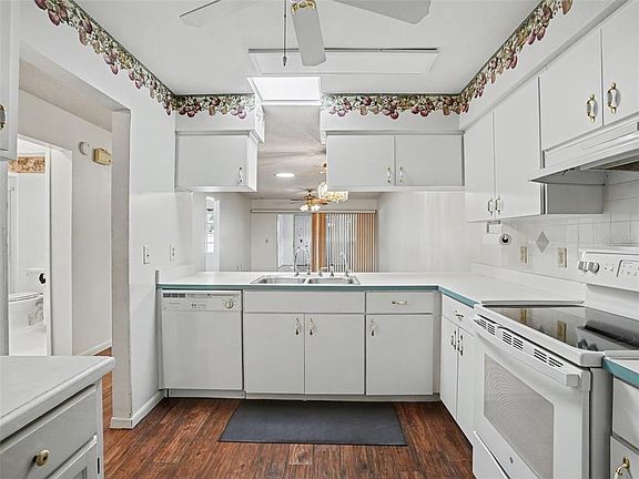 4th image of 1525 OAKVIEW CIRCLE SE