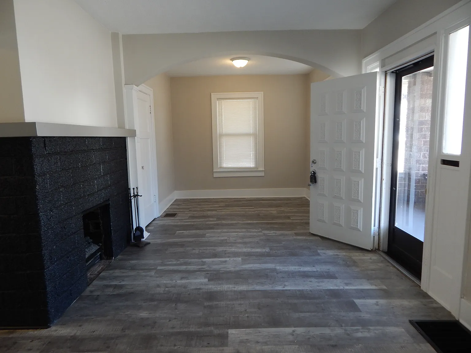 2 bed, 936 sqft, $1,350 — Photo 3