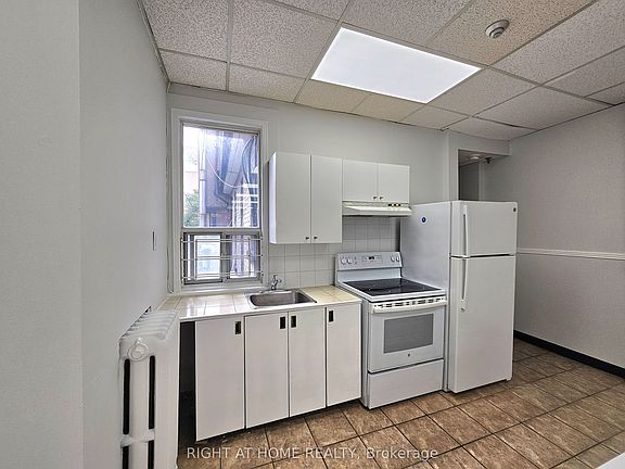 2nd image of 516 Yonge St #2