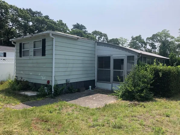 26 Madeline St, East Wareham, MA 02538