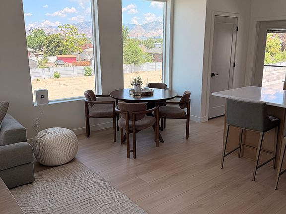 3rd image of 318 E Jessica View Ln #9