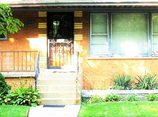 8910 S Woodlawn Ave, Chicago, IL 60619