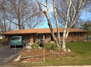 5862 Princess Dr, Rockford, IL 61109