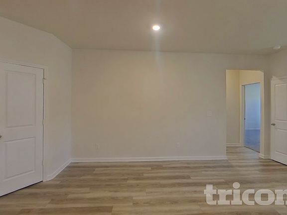 5th image of 1004 Claas Way