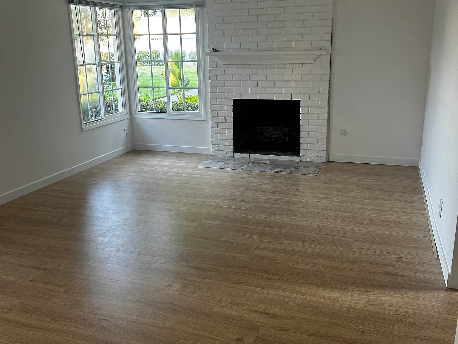 3 bed, 1212 sqft, $4,275 — Photo 4