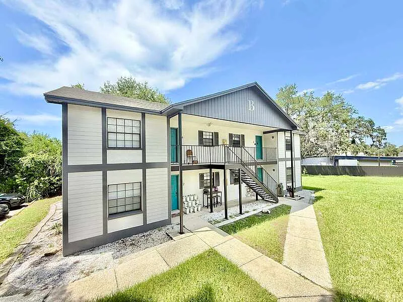 2 bed, 2.0 bath, 893 sqft, $1,995 — Photo 3