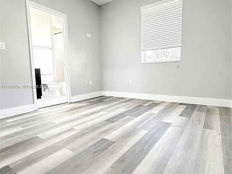 134 SE 28th Ter #5 — Photo 16