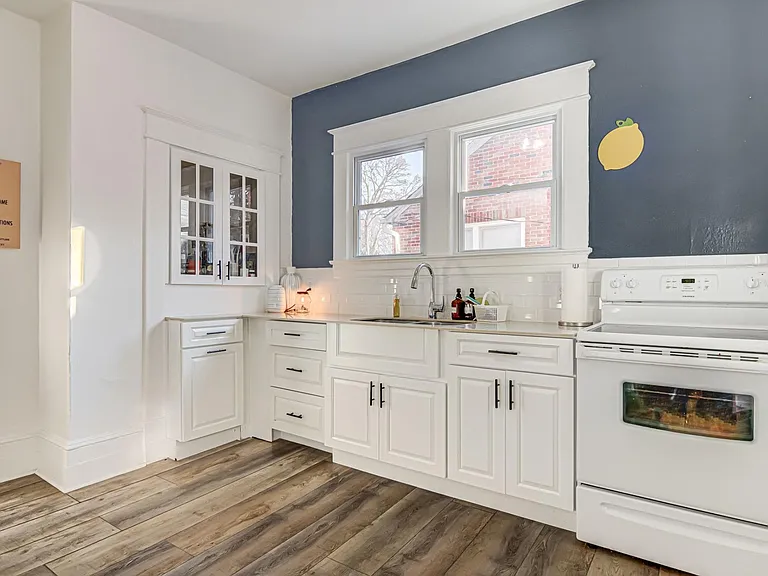 306 W Lexington Ave — Photo 3