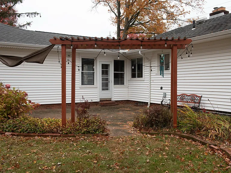 2066 Bradley Rd — Photo 3