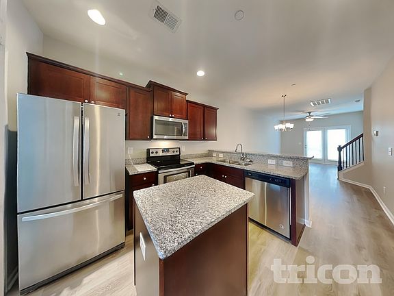 4th image of 302 Woodfern Ct