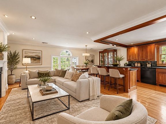 4th image of 30 Hemenway Rd