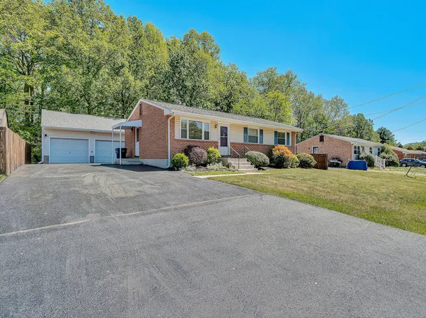 2725 Beaver Brook Rd, Salem, VA 24153