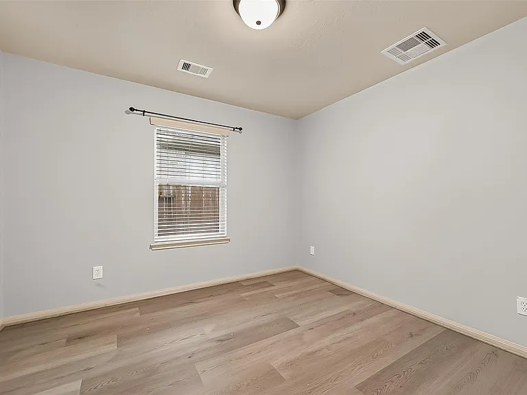 28207 Chalet Park Dr — Photo 27