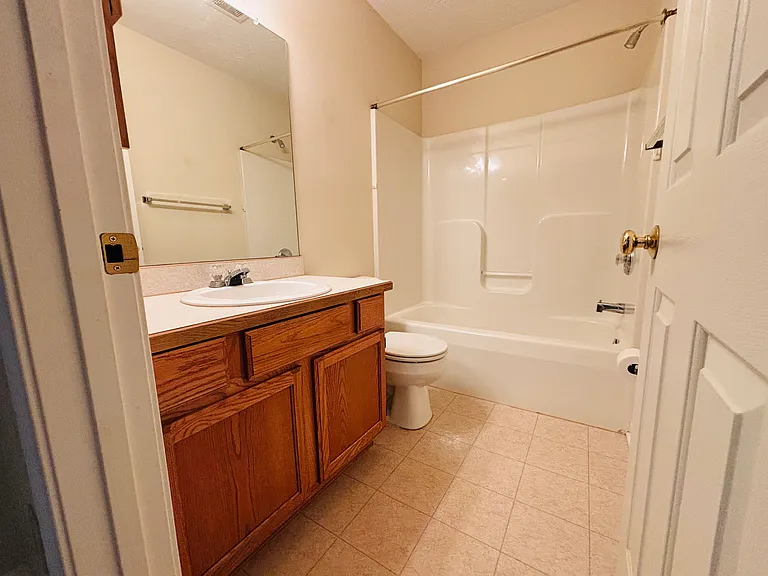 6740 Grovebelle Dr — Photo 12