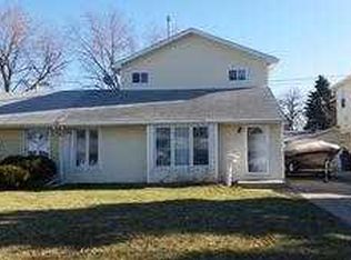 8909 S Komensky Ave, Hometown, IL