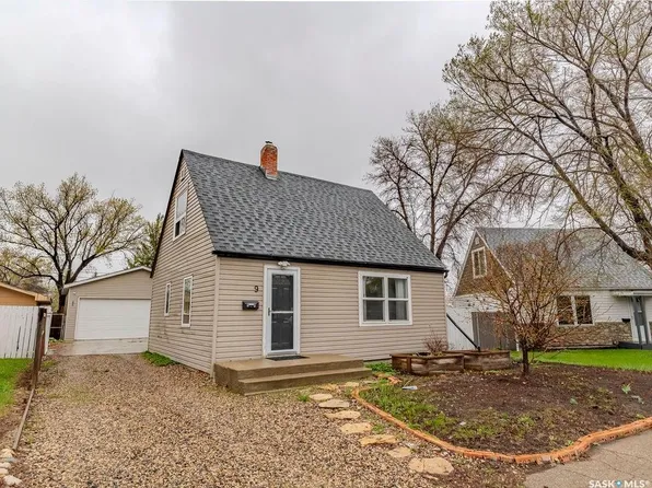 9 Minto PLACE, Saskatoon, SK S7L 1C4