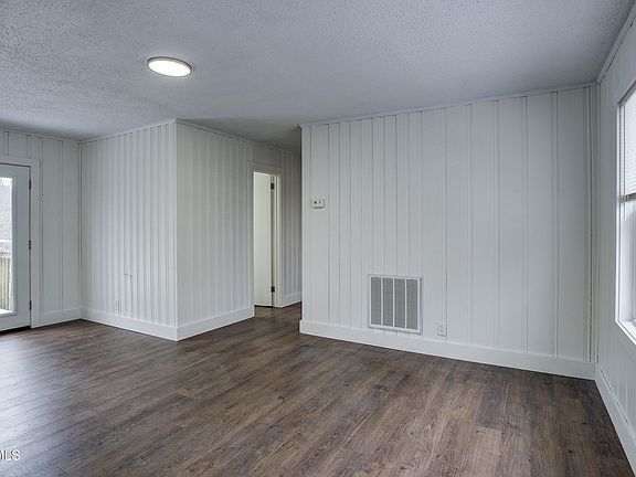 3rd image of 2969 Ashley St
