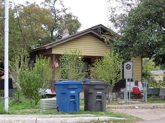 3rd image of 822 N Gevers St