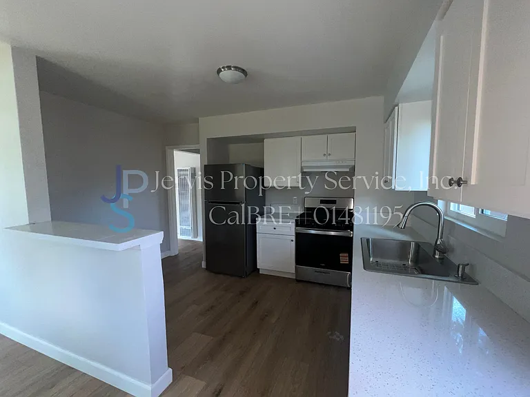 8128 Orange St — Photo 5