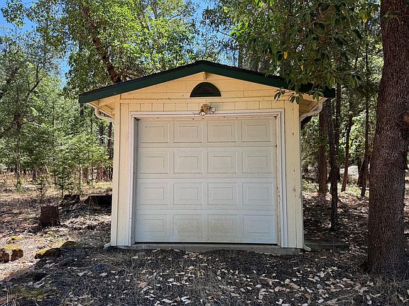 4th image of 2579 Old Ferry Rd