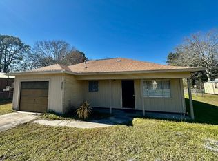4507 Robinhood Dr, Pascagoula, MS 39581