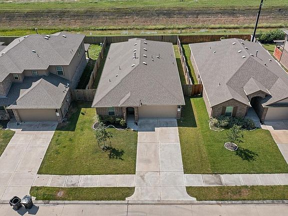 A great aerial view of the home shows how spacious this home is & that there are NO BACK NEIGHBORS! The long driveway is perfect for multiple cars to park for when having guests over.