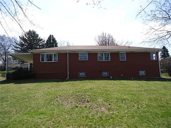 3rd image of 445 Hillcrest Dr
