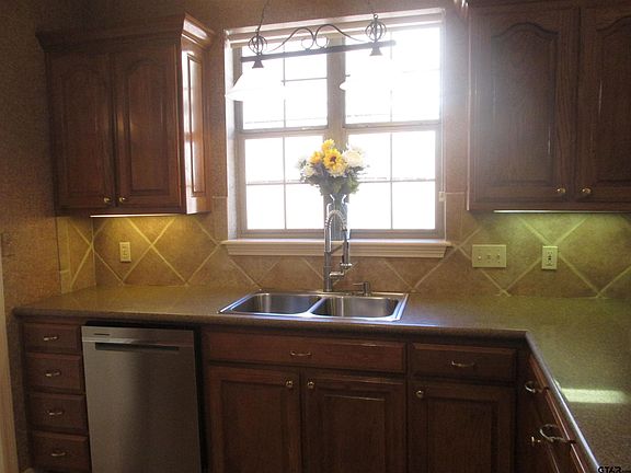 2nd image of 1121 Garden Park Cir
