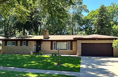 3031 Country Club Dr Photo 1