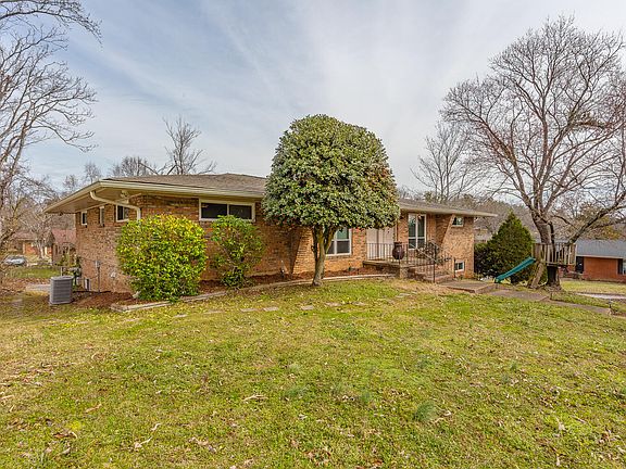3rd image of 3419 Betty Ln