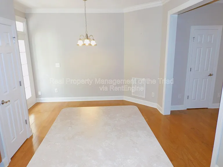 4 Rhododendron Dr — Photo 8
