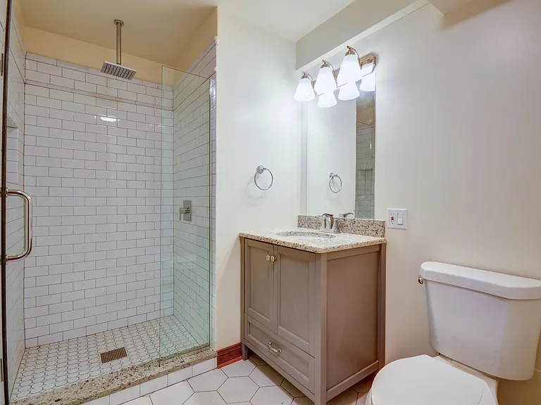 849 W Sheridan Rd #G — Photo 10