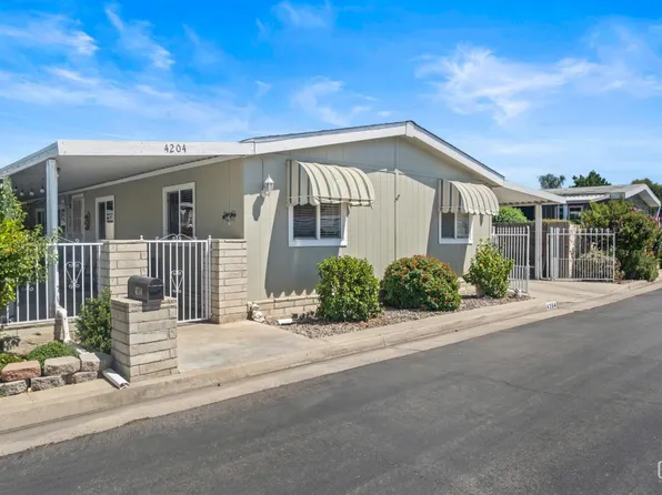 4204 King Arthur Ct, Bakersfield, CA 93301