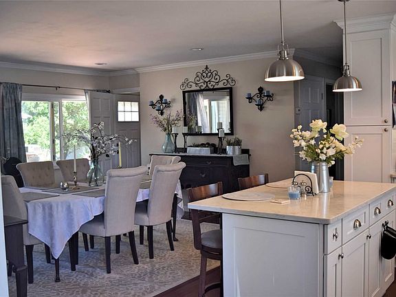5th image of 19 Fisher Ln