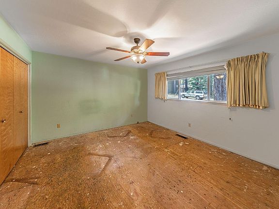 4th image of 1071 Pine Grove Ave