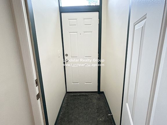 2nd image of 1427 N Wood St APT 1F