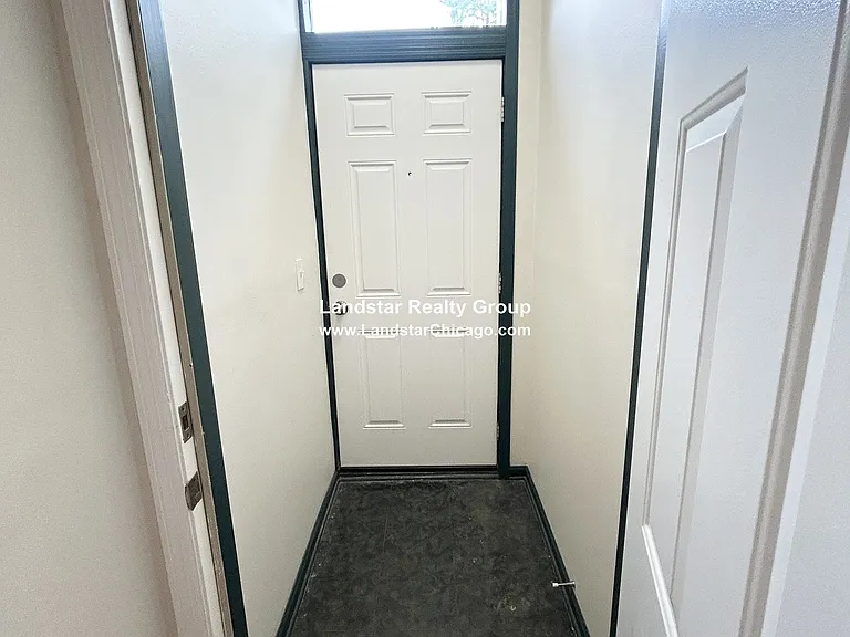 1427 N Wood St #1F — Photo 2