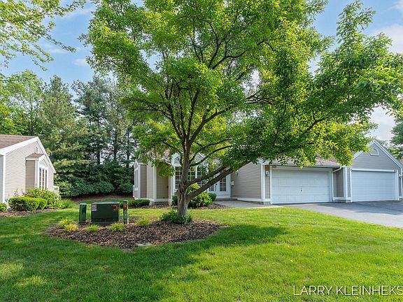 3rd image of 569 Appletree Dr