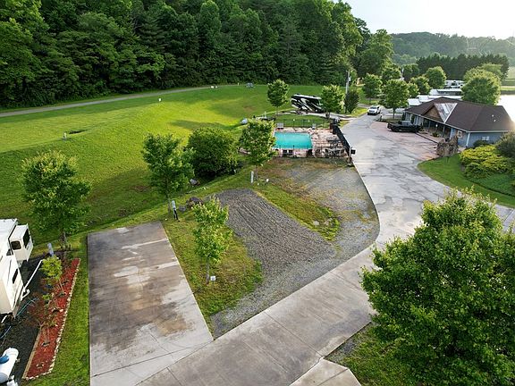 4th image of 54 Mountain Meadows Trl