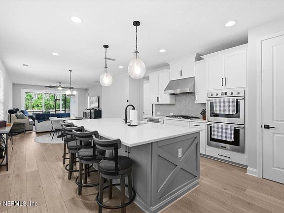 4th image of 261 CREEKMORE Drive
