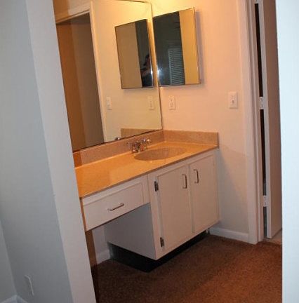 5th image of 1040 The Pointe Dr