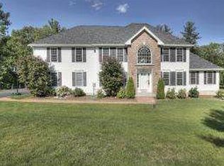 61 Rosewell Rd, Bedford, NH 03110