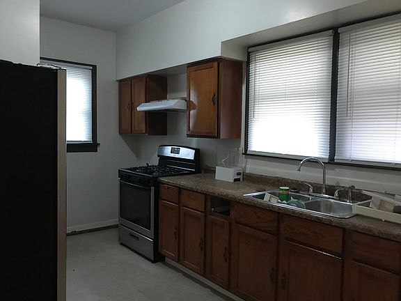 4th image of 449 Garfield Ave