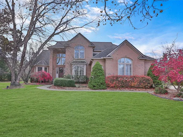 22437 Moorgate St, Novi, MI 48374