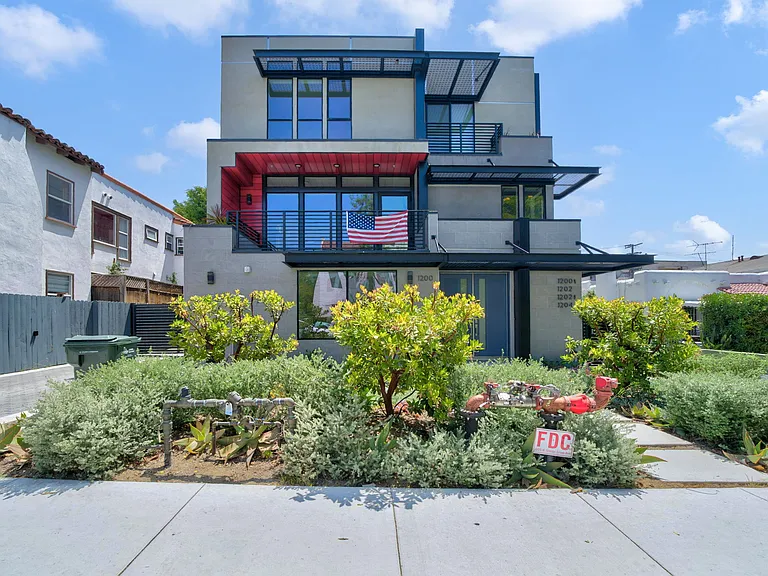 1204 S Orange Grove Ave — Photo 24